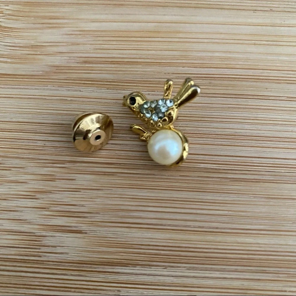 Avon Gold Twist Back Rhinestone And Pearl Bird Brooch Pin - Picture 7 of 12
